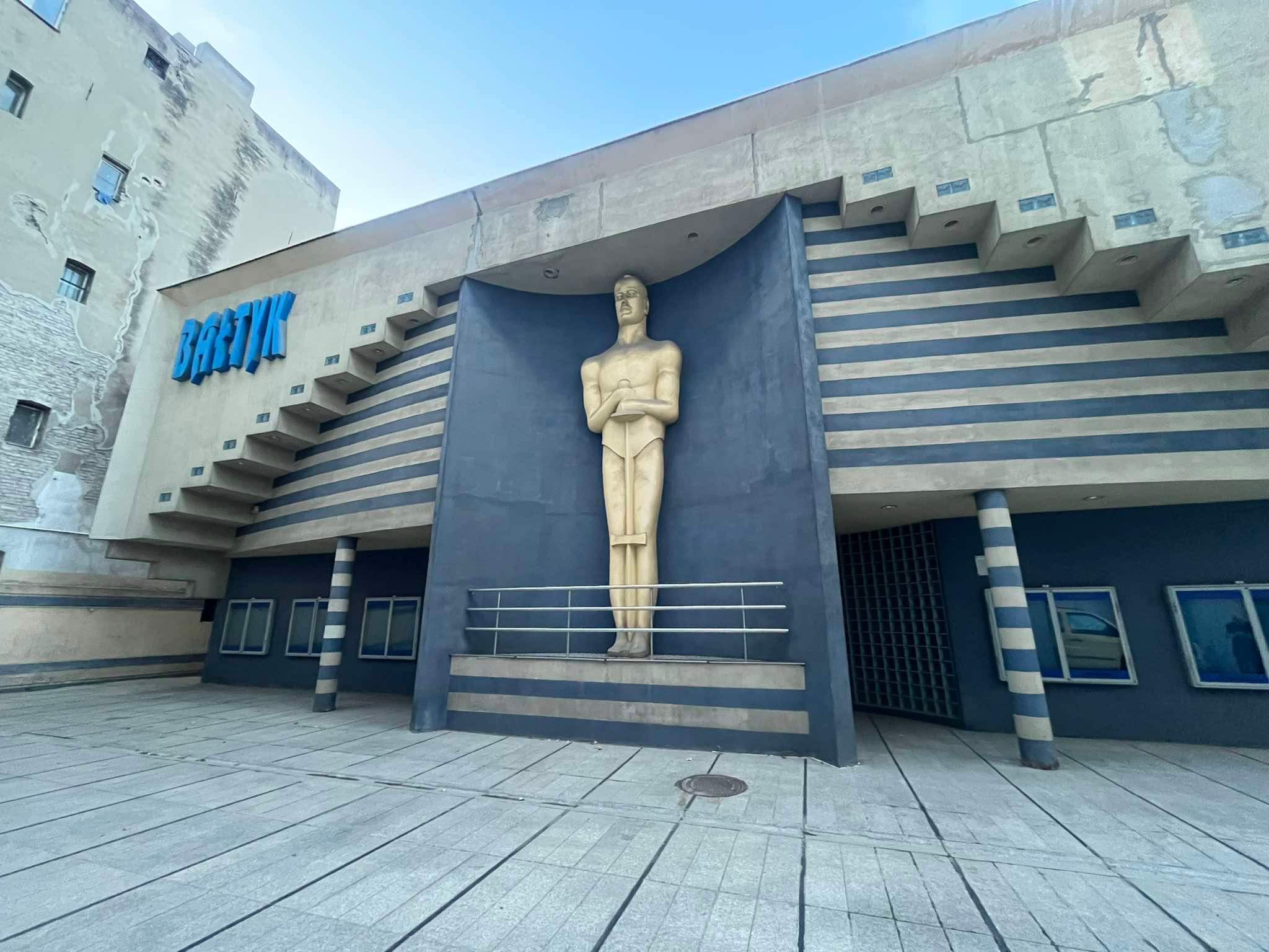 Front dawnego kina Bałtyk