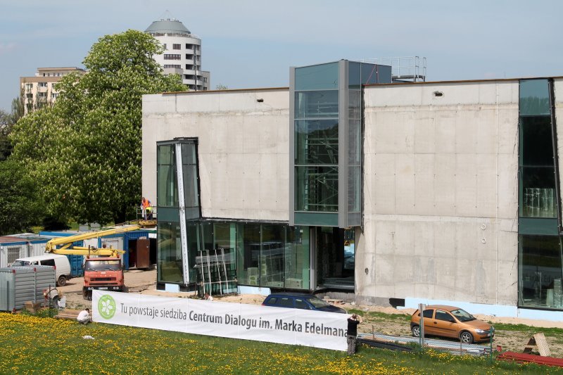 "Tu powstaje siedziba Centrum Dialogu