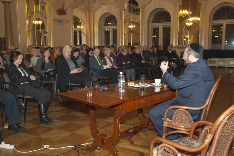 Wykład rabina Sachy Pecarica (fot. Robert Lisiecki)