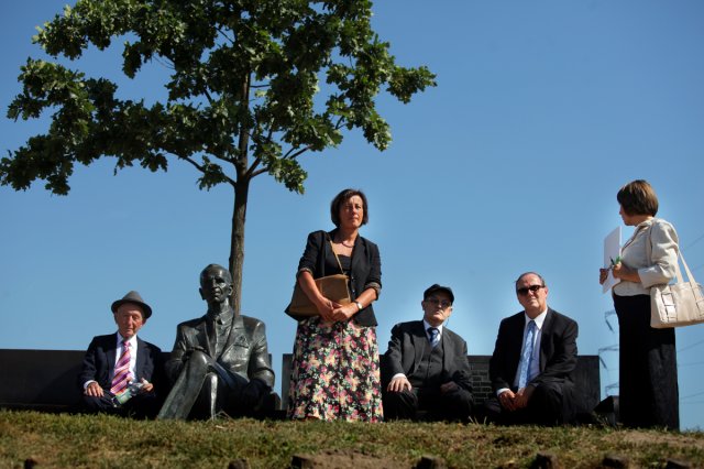 Minister Irena Wóycicka na kopcu Karskiego