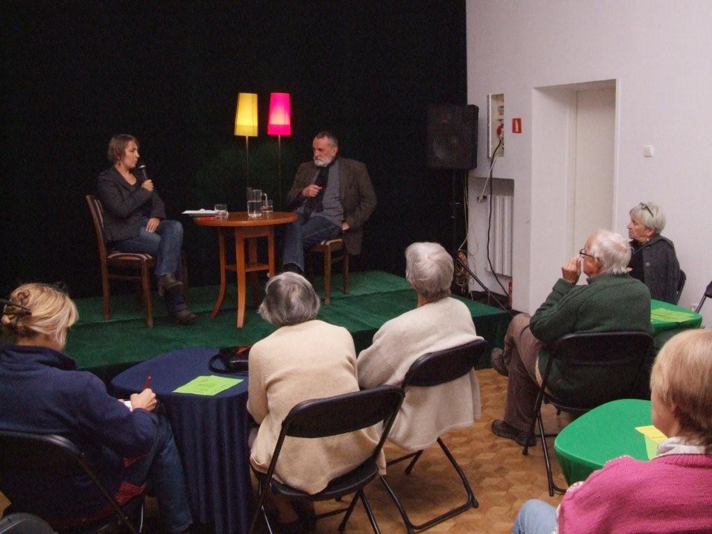 Spotkanie z Adamem Bartoszem (fot. Poleski Ośrodek Sztuki)